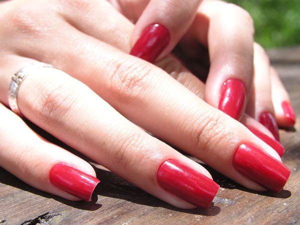 Manicure toda semana não garante unhas fortes (foto: Alexsandro Pereira/ stock.xchng)