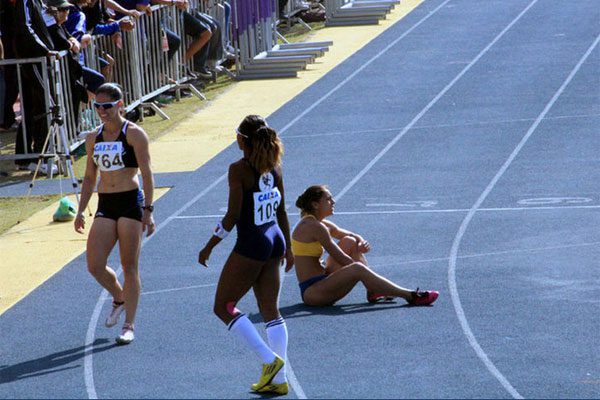 Franciela (à esquerda)  Rosângela (ao centro) e Ana Cláudia formaram parte do quarteto que correu a final do 4x100m em Londres (foto: Paulo Gomes/ webrun.com.br)