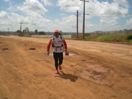Carlos enfrenta muita poeira durante a corrida (foto: Arquivo pessoal)