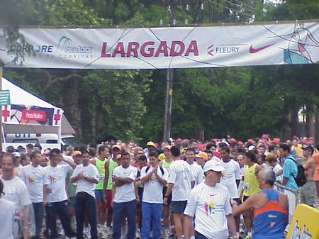 Milhares de pessoas esperam a largada da Corrida de Natal (foto: Harry Thomas Jr Arquivo WebRun)
