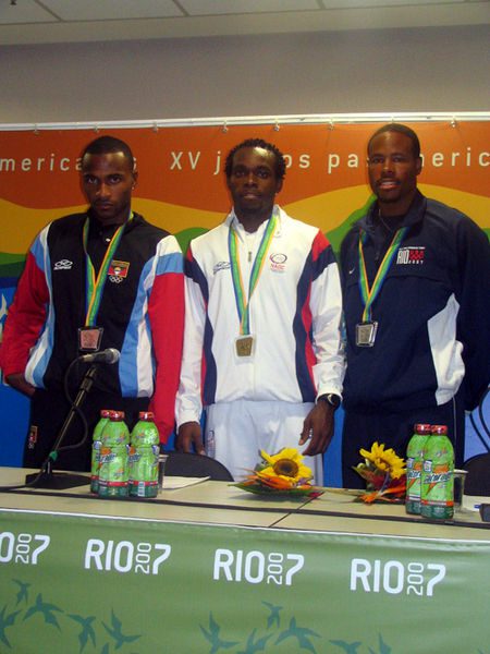 Os vencedores dos 100m se incomodaram com a torcida (foto: Alexandre Koda/ www.webrun.com.br)