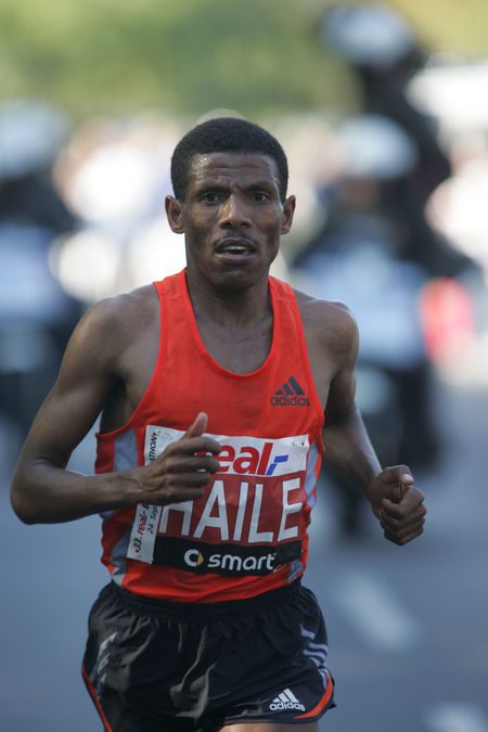 Haile é o novo recordista mundial em maratona (foto: Divulgação SCC-running)