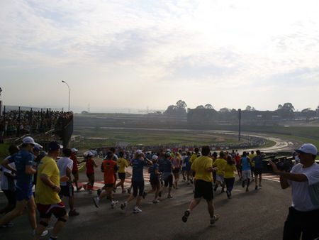 Interlagos palco da corrida de hoje (foto: Alexandre Koda / www.webrun.com.br)