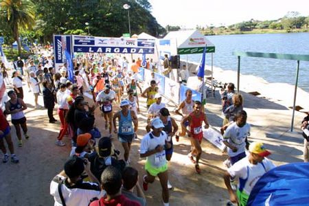 Largada da prova em 2002 que teve 120 atletas alinhados (foto: Bruna Mantovani)