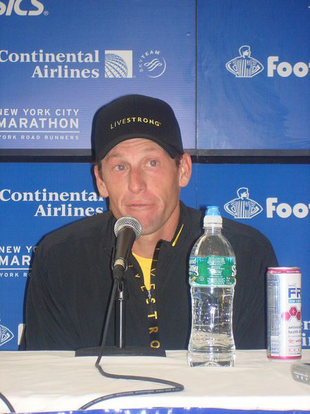 Armstrong após maratona (foto: David Homsi/ www.webrun.com.br)