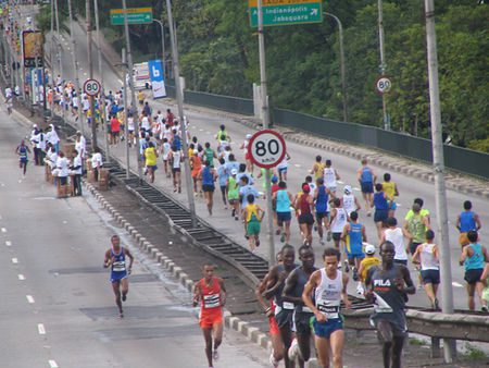A prova terá mais uma vez disputa entre brasileiros e quenianos (foto: Alexandre Koda/ www.webrun.com.br)