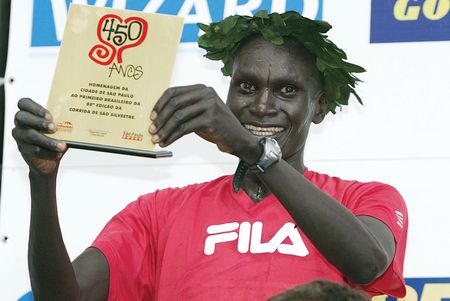 Cheruiyot está acostumado com o pódio da São Silvestre (foto: Luiz Doro/ adorofoto)
