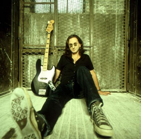 Embora já tenha vendido 50 milhões de cópias Geddy só usa All Star (foto: Rush.com)