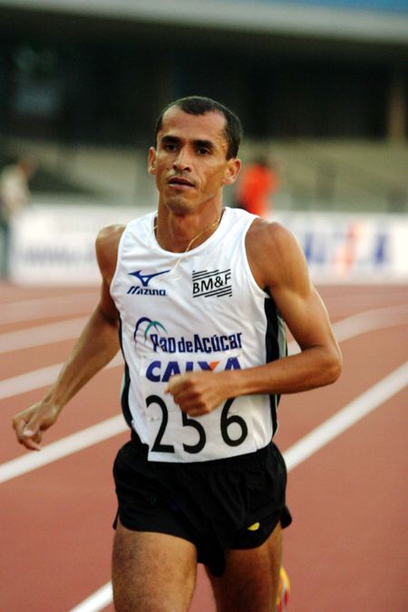 Vanderlei corre contra o tempo para garantir uma vaga em Pequim (foto: Fernanda Paradizo/ www.webrun.com.br)