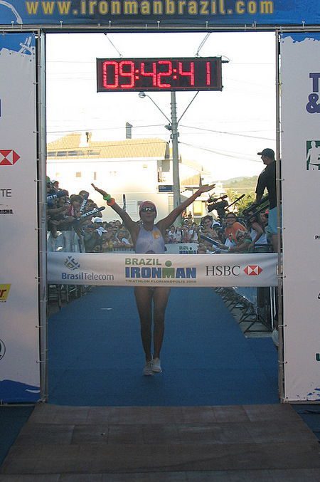 Keller vencendo mais um ironman (foto: David Homsi / www.webrun.com.br)