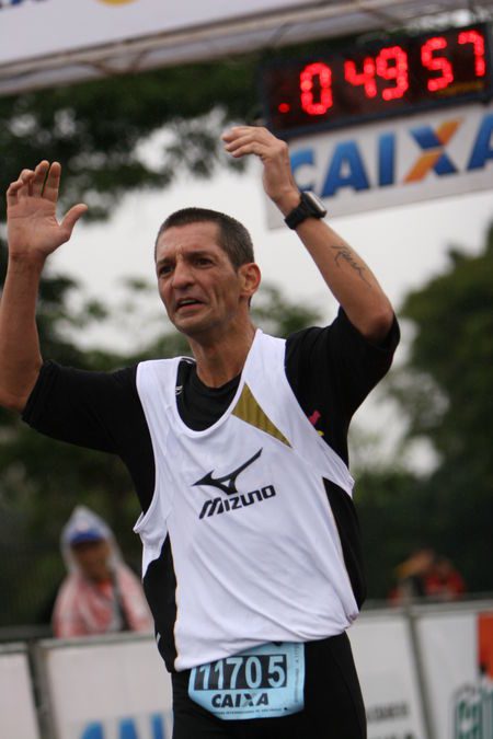 Mais de 4min só para ultrapassar o pórtico de largada (foto: Tom Papp / www.webrun.com.br)