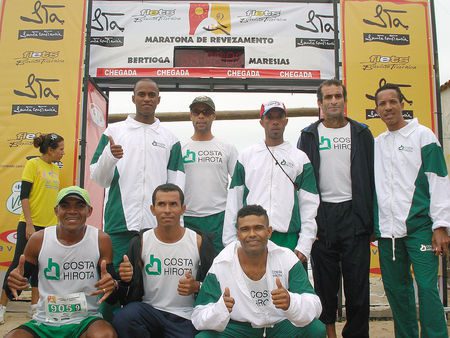 Equipe Costa Hirota após completar o desafio (foto: Divulgação/ Fma Notícias)