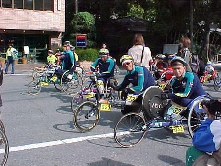 Seleção brasileira de cadeirantes na Maratona de Oita no Japão em 2001 (foto: Iranílson Silva)