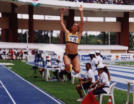Maurren Maggi a melhor saltadora brasileira da atualidade disputou o GP Brasil (foto: Divulgação CBAt)
