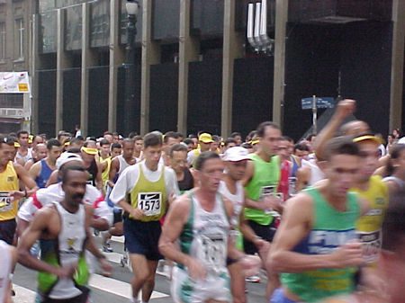 Corredores disputando a 7ª Corrida Corpore Centro Histórico de São Paulo (foto: Harry Thomas Jr Arquivo WebRun)