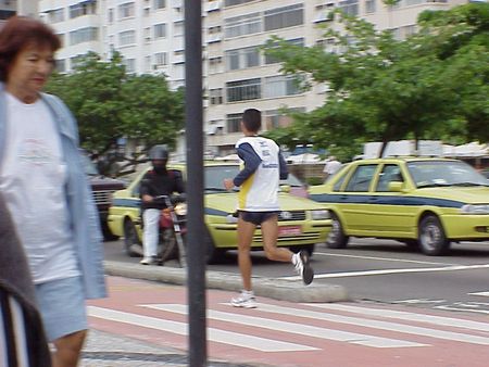 Marilson trotando em Copacabana (foto: Harry Thomas Jr)