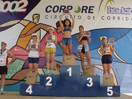 Pódio feminino da categoria Médicos nos 10k Nike 2002 (foto: Harry Thomas Jr  Arquivo WebRun)