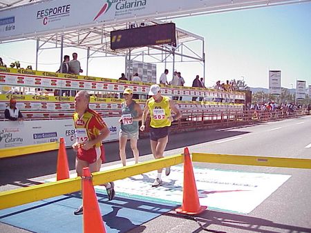 Corredores completando a segunda edição da maratona em 2002 (foto: Harry Thomas Jr Arquivo WebRun)