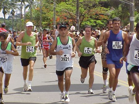 Corredores nos metros finais (foto: Harry Thomas Jr Arquivo WebRun)