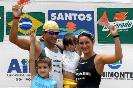 Oscar Galindez (e os filhos) e Bertucci: campeões 2003 (foto: João Pires)