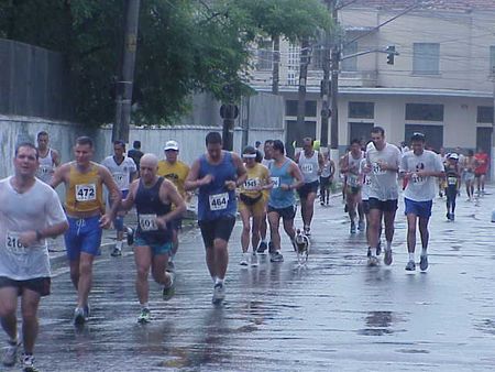Ano passado na metade da prova uma chuva forte acompanhou os corredores (foto: Harry Thomas Jr Arquivo WebRun)