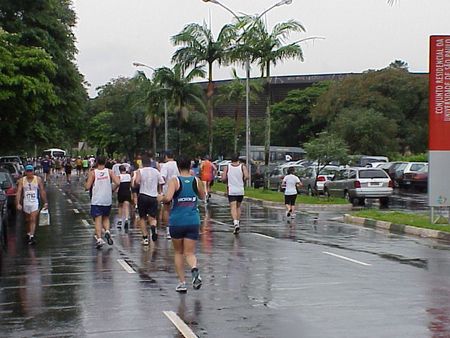 Em 2002 a prova de abertura foi disputada sob chuva (foto: Harry Thomas Jr - Arquivo WebRun)