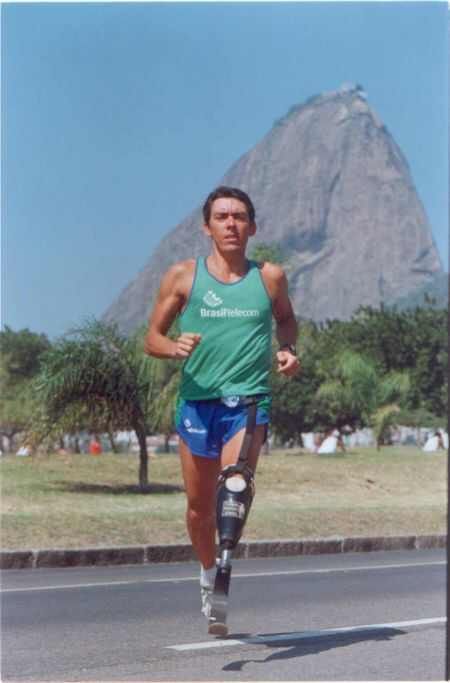 O triathleta Rivaldo Martins faz parte da seleção paraolímpica de ciclismo (foto: Divulgação)