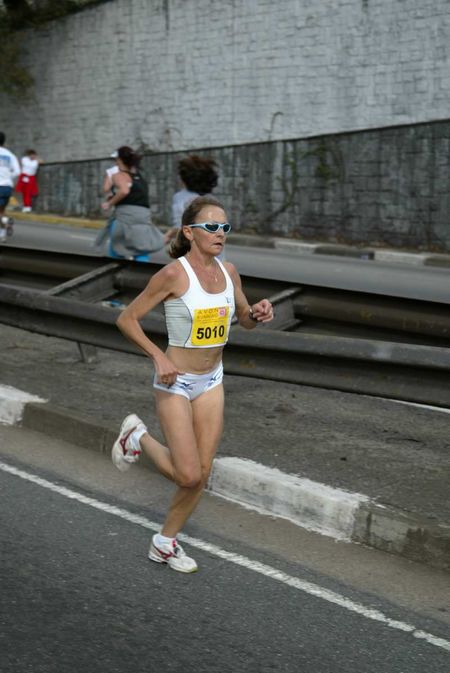 Maria das Graças que já venceu a prova esse ano foi a segunda colocada (foto: André Chaco/ WebRun)