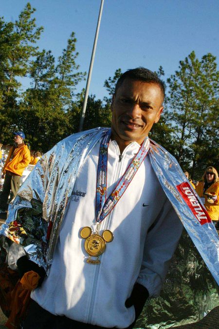 O funcionário Pedro Antônio de Moura ficou em 2° na Maratona Disney 2004 (foto: Fernanda Paradizo)