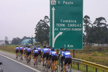 Enfrentando o frio na chegada a São Paulo (foto: Fernanda Paradizo)
