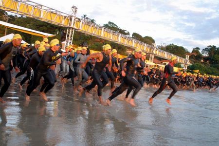 Largada do Ironman Brazil telecom 2004. Prova considerada um sucesso (foto: Fernanda Paradizo)