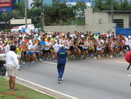 Largada foi dada na pista local da Marginal Pinheiros (foto: Aline Missawa)