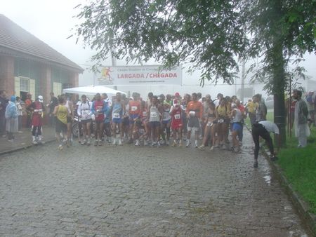 A largada foi em baixo de neblina (foto: Acácia Catalani)