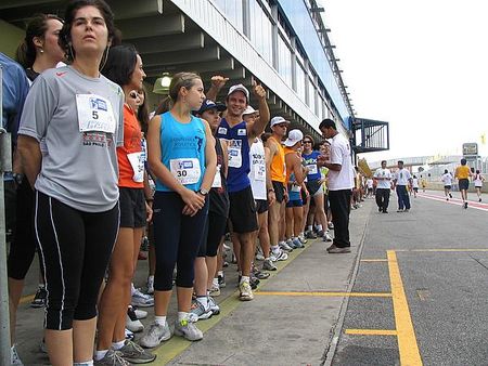 O local de transição da prova é nos boxes (foto: Harry Thomas Jr/ WebRun)