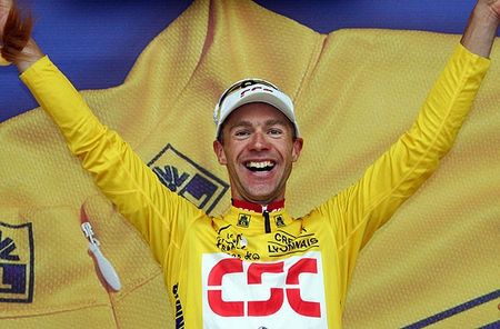 Jens Voigt é o novo líder da prova e veste camiseta amarela (foto: Divulgação Le Tour)