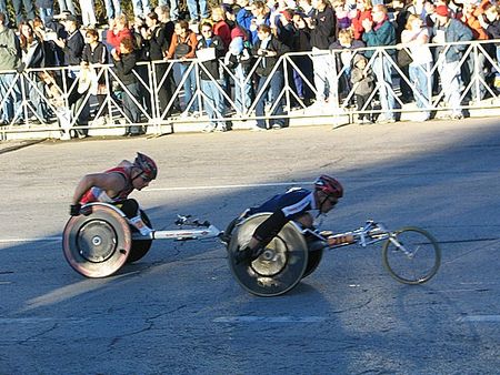 Cadeirantes nos primeiros 100m da Maratona de Chicago 2004 (foto: Donata Lustosa/ WebRun)