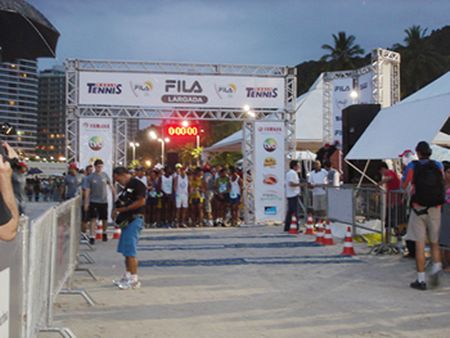 Largada da prova na praia da Enseada (foto: Divulgação)