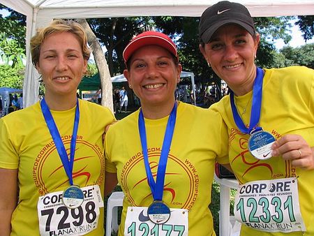 Telma (dir) e suas amigas de corrida (foto: Donata Lustosa/Webrun)