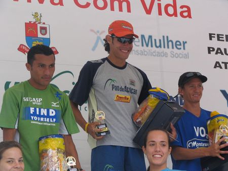 Para Bastos o pódio é sempre uma forma de expor sua imagem (foto: Donata Lustosa/ www.webrun.com.br)