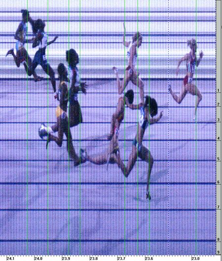 O Photo Finish mostra Vanda cruzando em segundo (direção da segunda linha verde da direita para a esquerda) (foto: Reprodução/ IAAF)