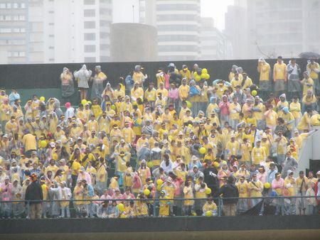 Torcida incentiva a equipe BMF (foto: Alexandre Koda/ www.webrun.com.br)