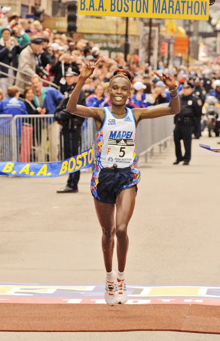 Rita Jeptoo vai buscar nova vitória em Boston (foto: Divulgação Fay Foto)