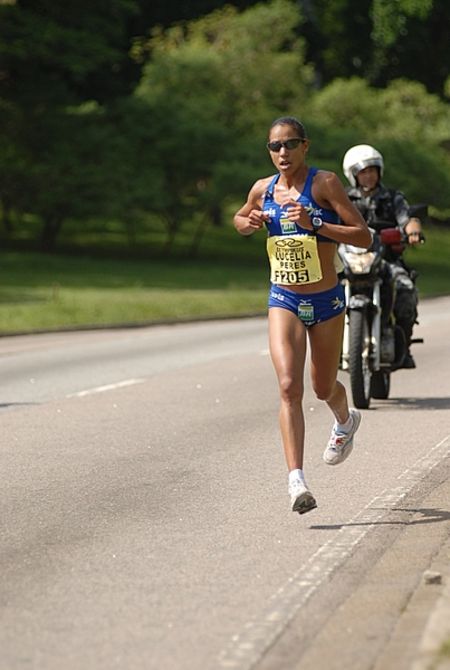 Lucélia durante a Meia Maratona do Rio (foto: Ricardo Leizer/ www.webrun.com.br)