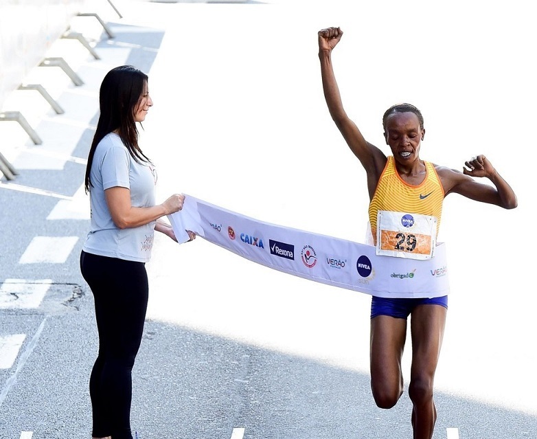 A atleta ao vencer a São Silvestre em 2016 Foto: GazetaPress