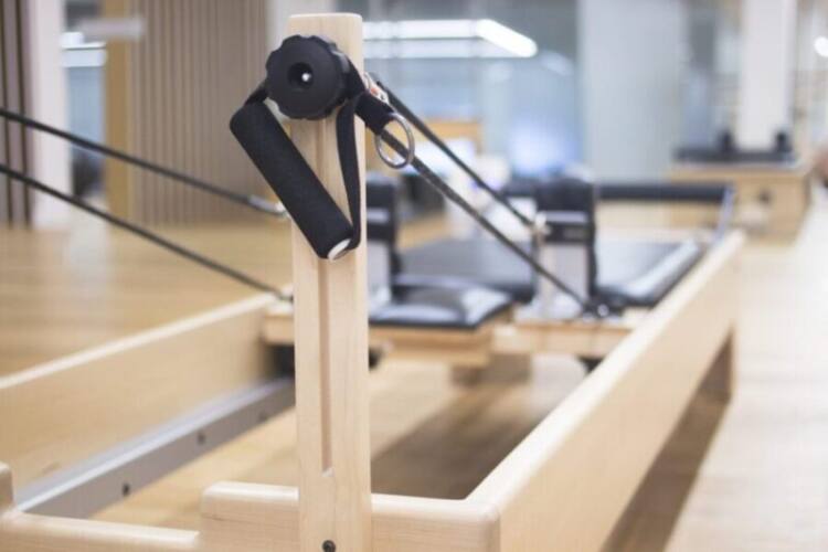 5 exercícios de pilates para ajudar a prevenir lesões na corrida e fortalecer o core
