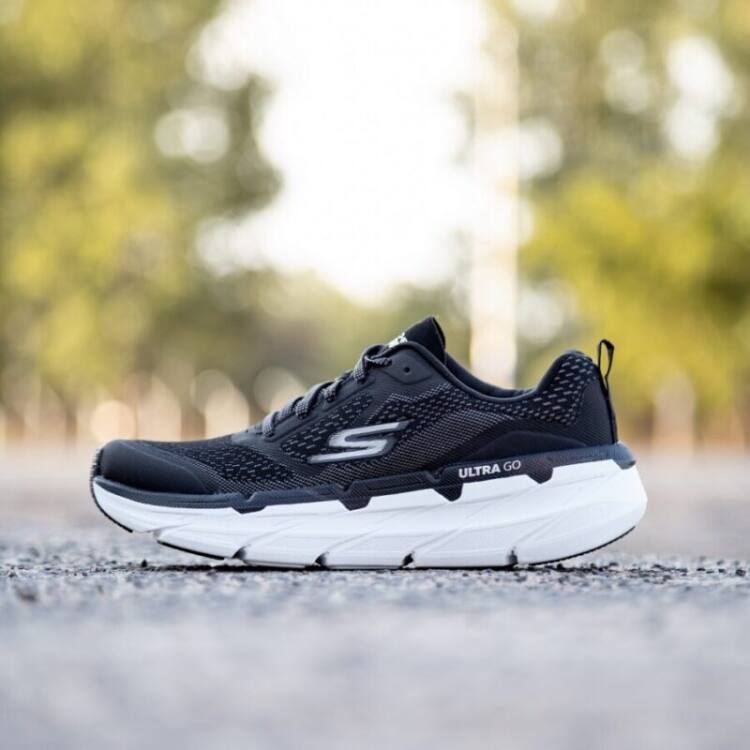 Skechers amplia linha de corrida Max Cushioning com novas cores
