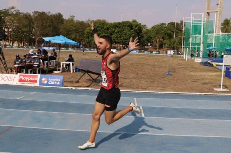 Renan Galina vence 200 m com índice para o Mundial de Budapeste