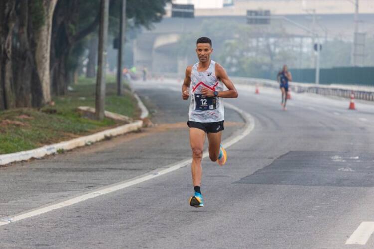 ASICS Golden Run reuniu mais de 6 mil atletas em São Paulo no domingo