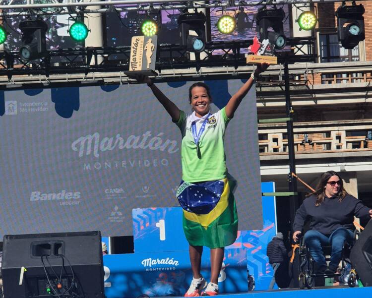 Fundista da APA Petrolina vence a Meia Maratona de Montevidéu, no Uruguai